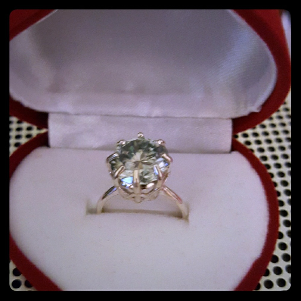 Beautiful mezzonite ring